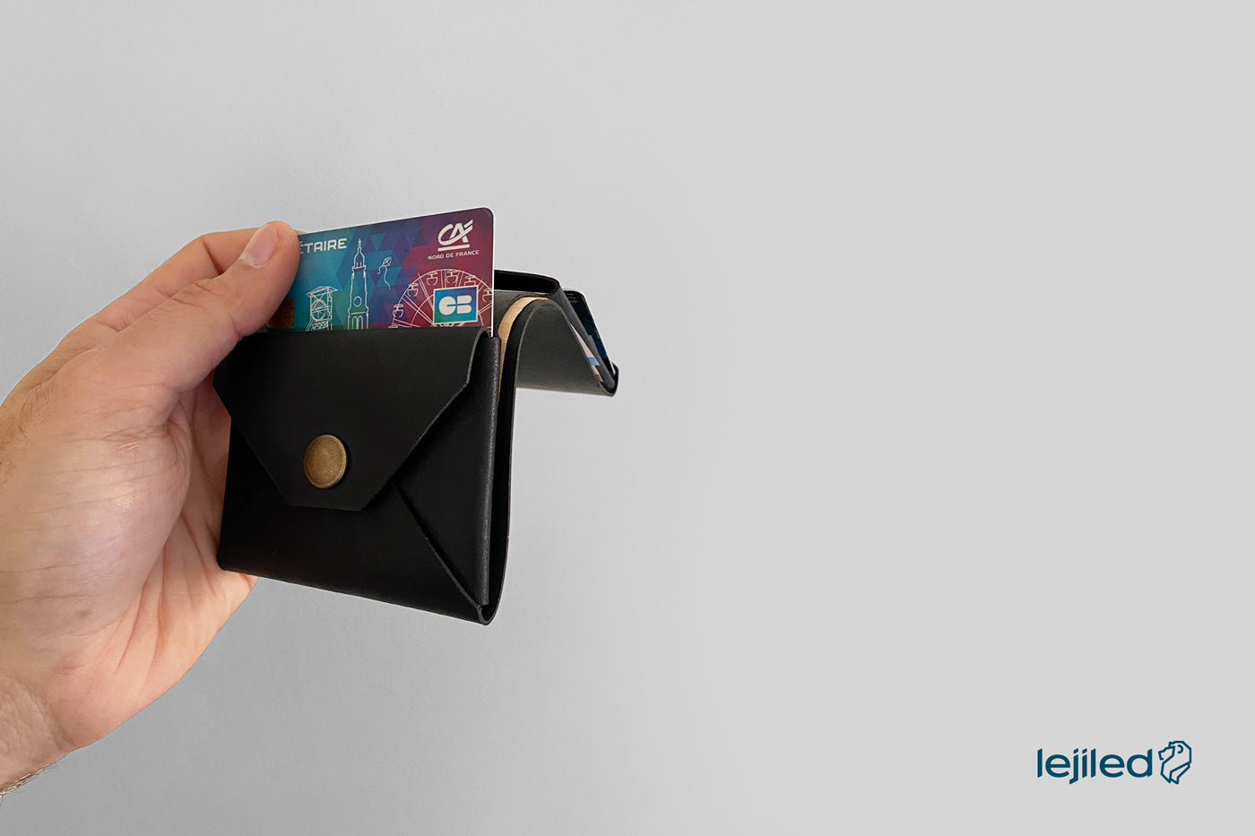Le-no3_bifold-wallet-with-coins-hidden-pocket