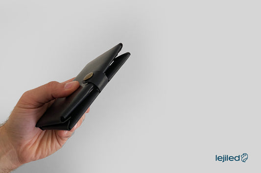 Le-no5_travel-wallet-closed