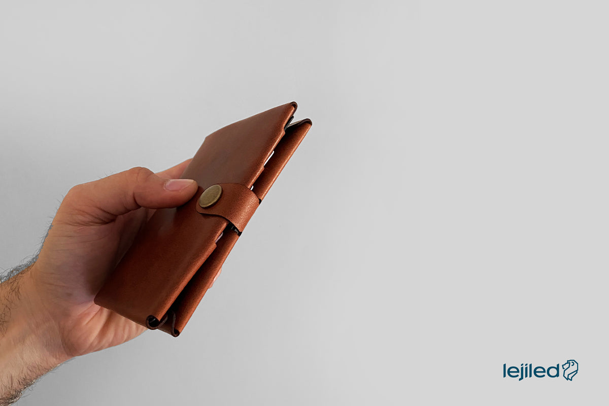 Le-no5_travel-wallet-couio-closed