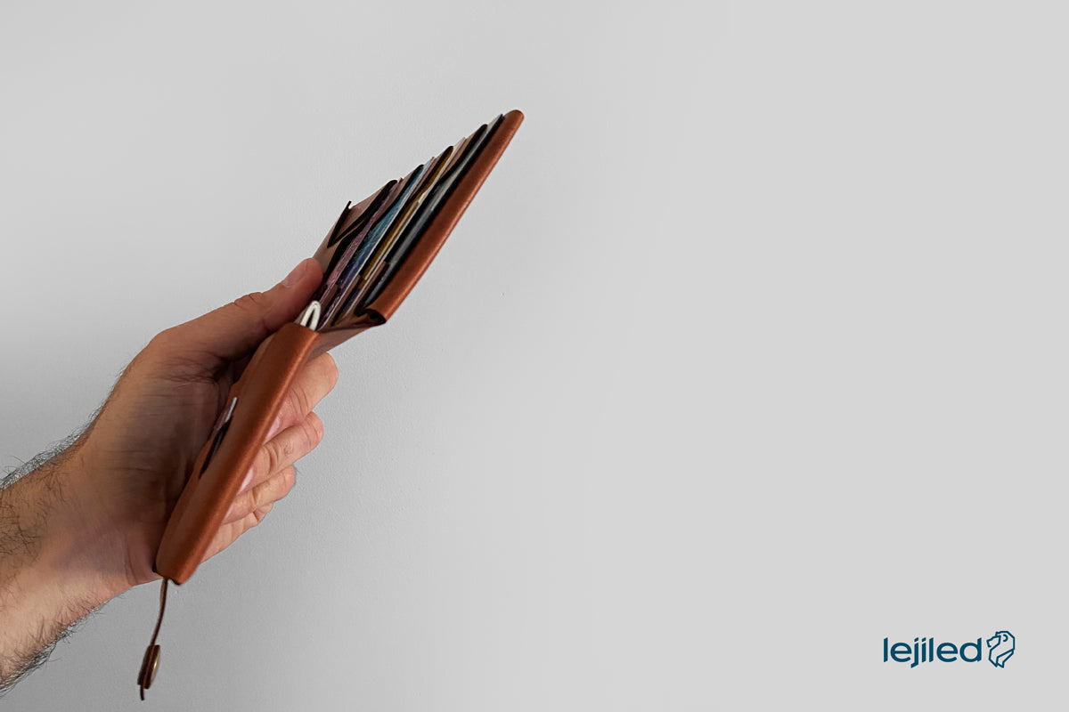 Le-no5_travel-wallet-couio-open