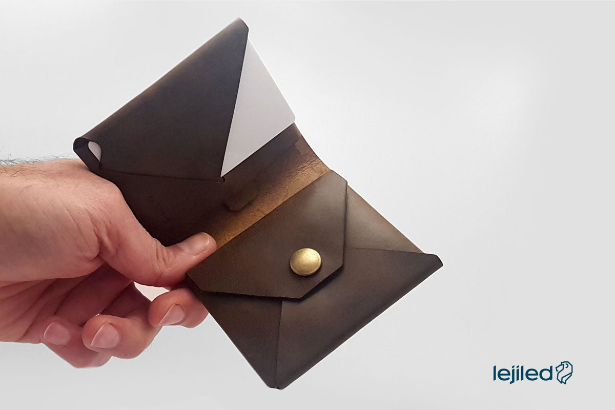 Origami-leather-bifold-wallet-with-coin-pouch_certified-vegetable-tanned-leather-opeened-with-cards