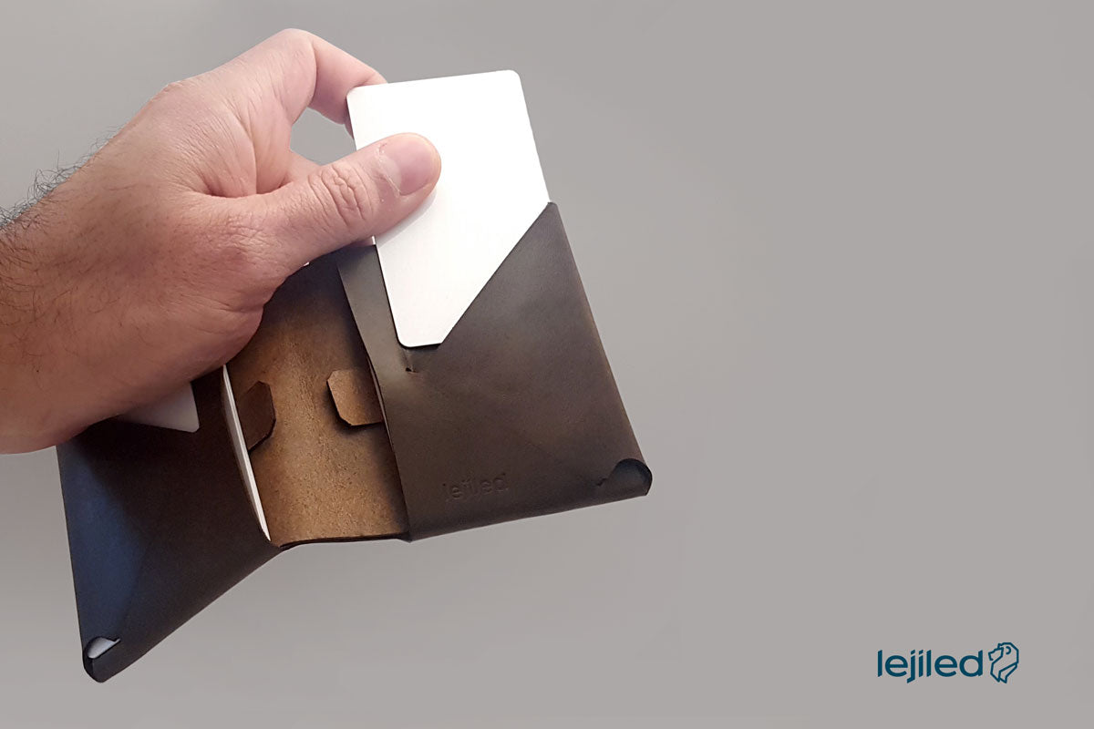 Origami-leather-bifold-wallet_certified-vegetable-tanned-leather-opened-front-card