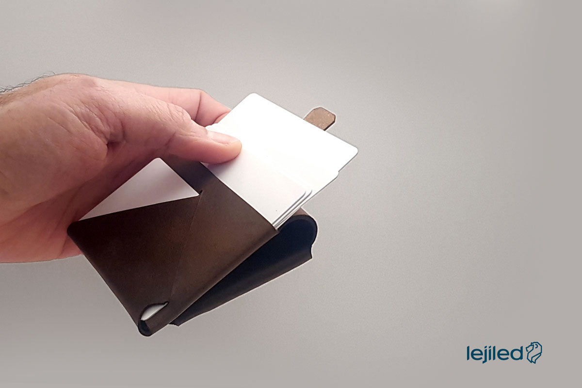Origami-leather-bifold-wallet_certified-vegetable-tanned-leather-opened-with-pull-tab-folded