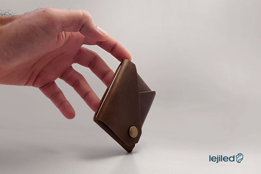 Origami-leather-card-holder_certified-vegetable-tanned-leather-small-footprint-front