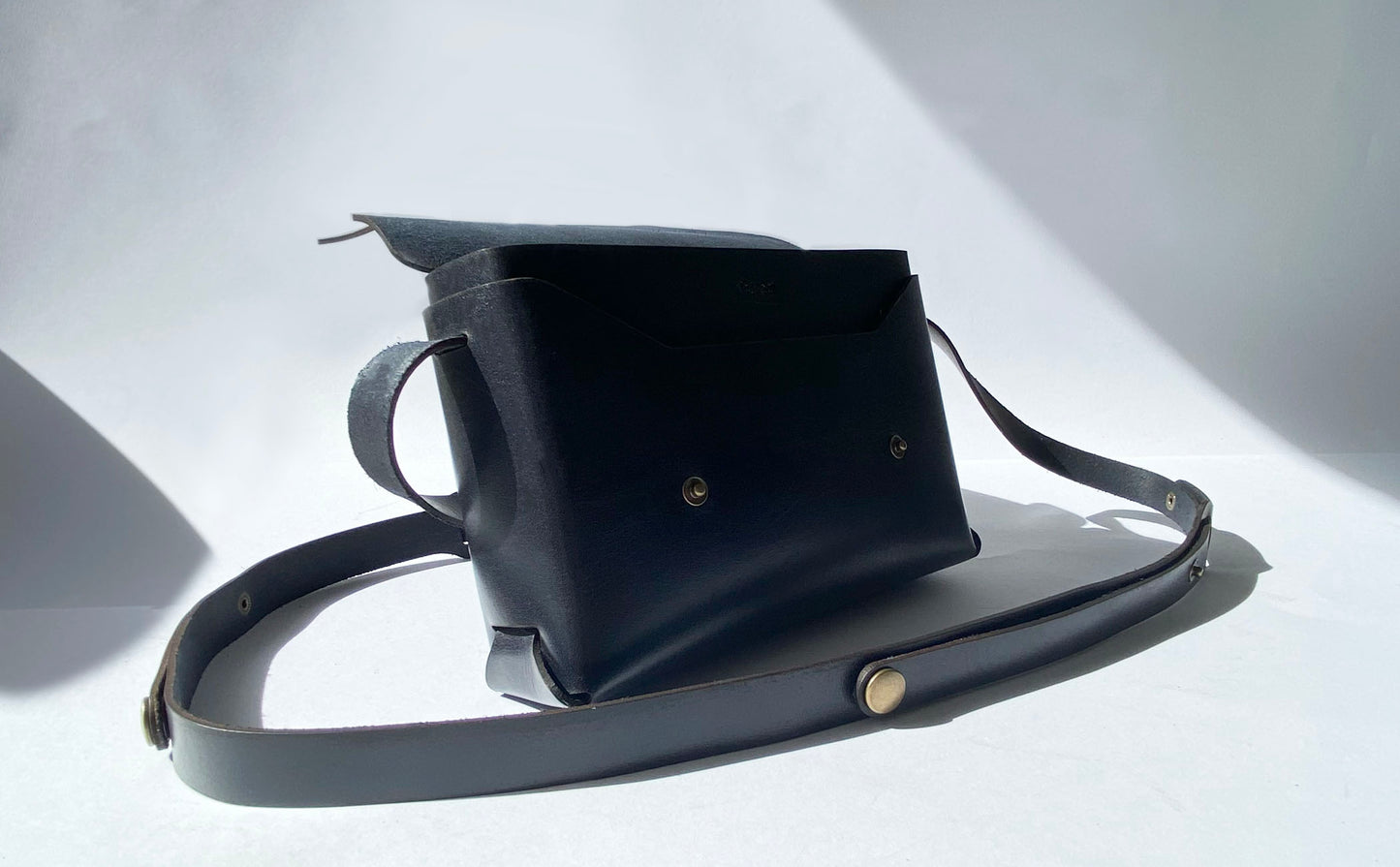 origami-leather-bag-blue-1