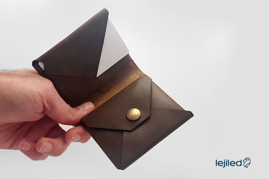 Origami-leather-bifold-wallet-with-coin-pouch_certified-vegetable-tanned-leather-opeened-with-cards