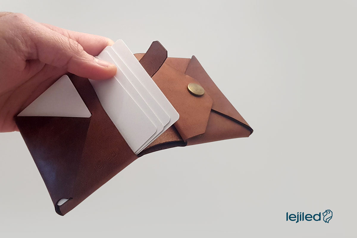 Origami-leather-bifold-wallet-with-coin-pouch_certified-vegetable-tanned-leather-opened-with-cards