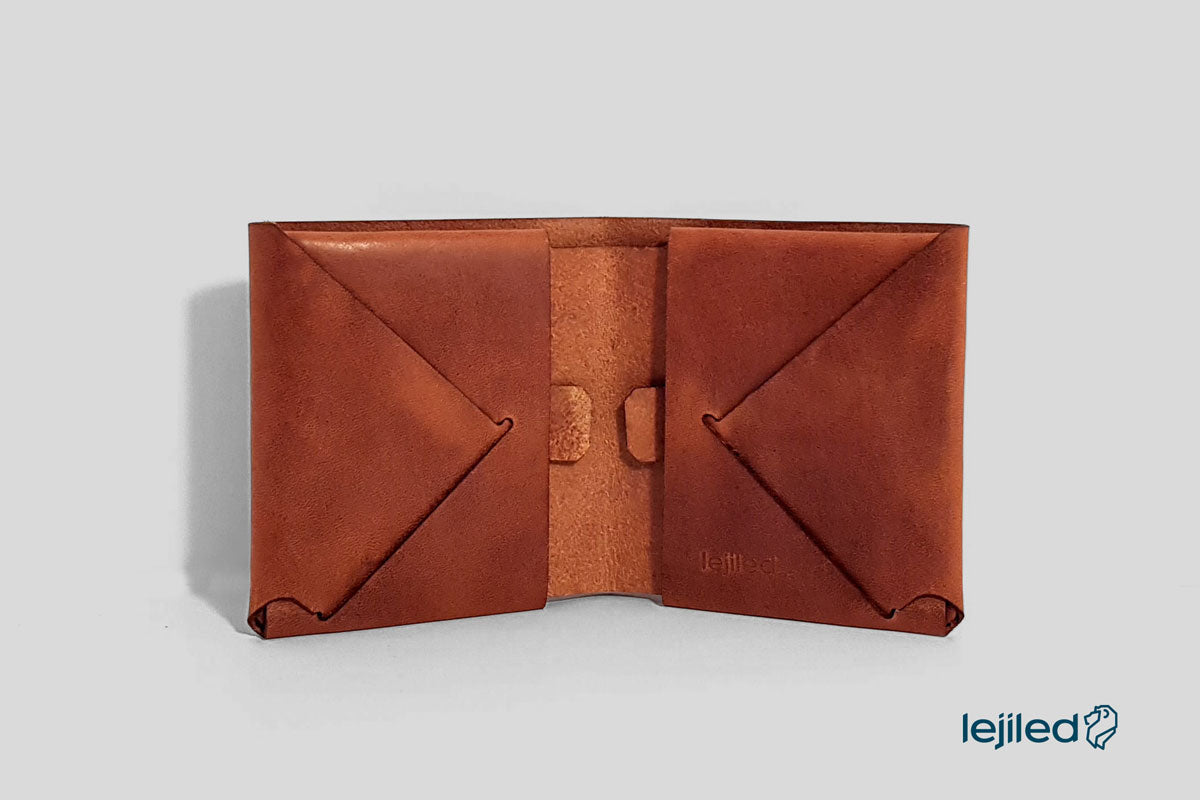 Origami-leather-bifold-wallet_certified-vegetable-tanned-leather-opened-and-empy