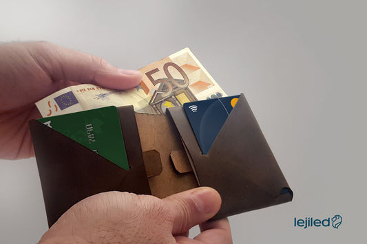 Origami-leather-bifold-wallet_certified-vegetable-tanned-leather-opened-unfolded-bill-notes