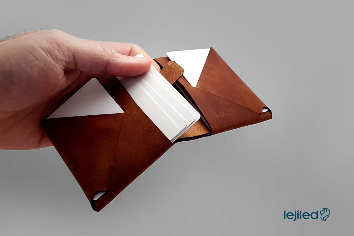 Origami-leather-bifold-wallet_certified-vegetable-tanned-leather-opened-with-pull-tab